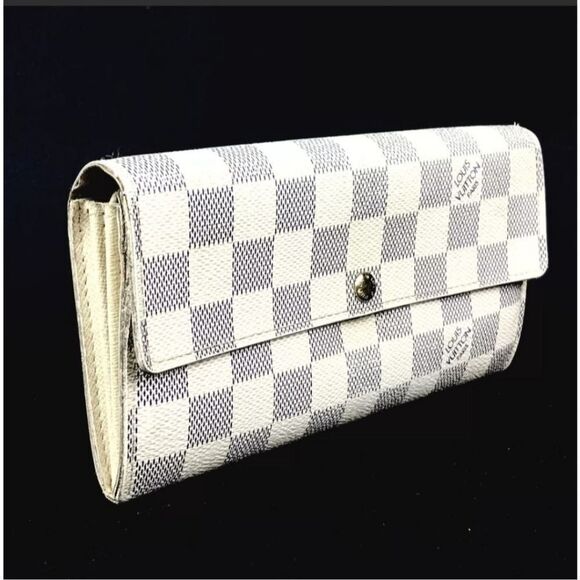 Authentic Louis Vuitton White Damier Wallet CAJ009. - Picture 2 of 8